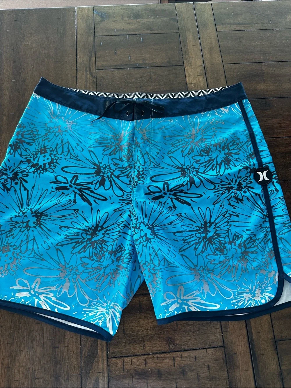 Hurley Men's Blue Floral 17” Boardshorts Size 36